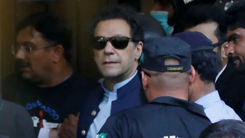 باكستان.. ما حقيقة وفاة عمران خان في محبسه؟