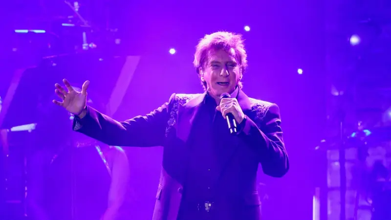 مغن أميركي شهير يصارع سرطان الرئة.. وهذه حالته