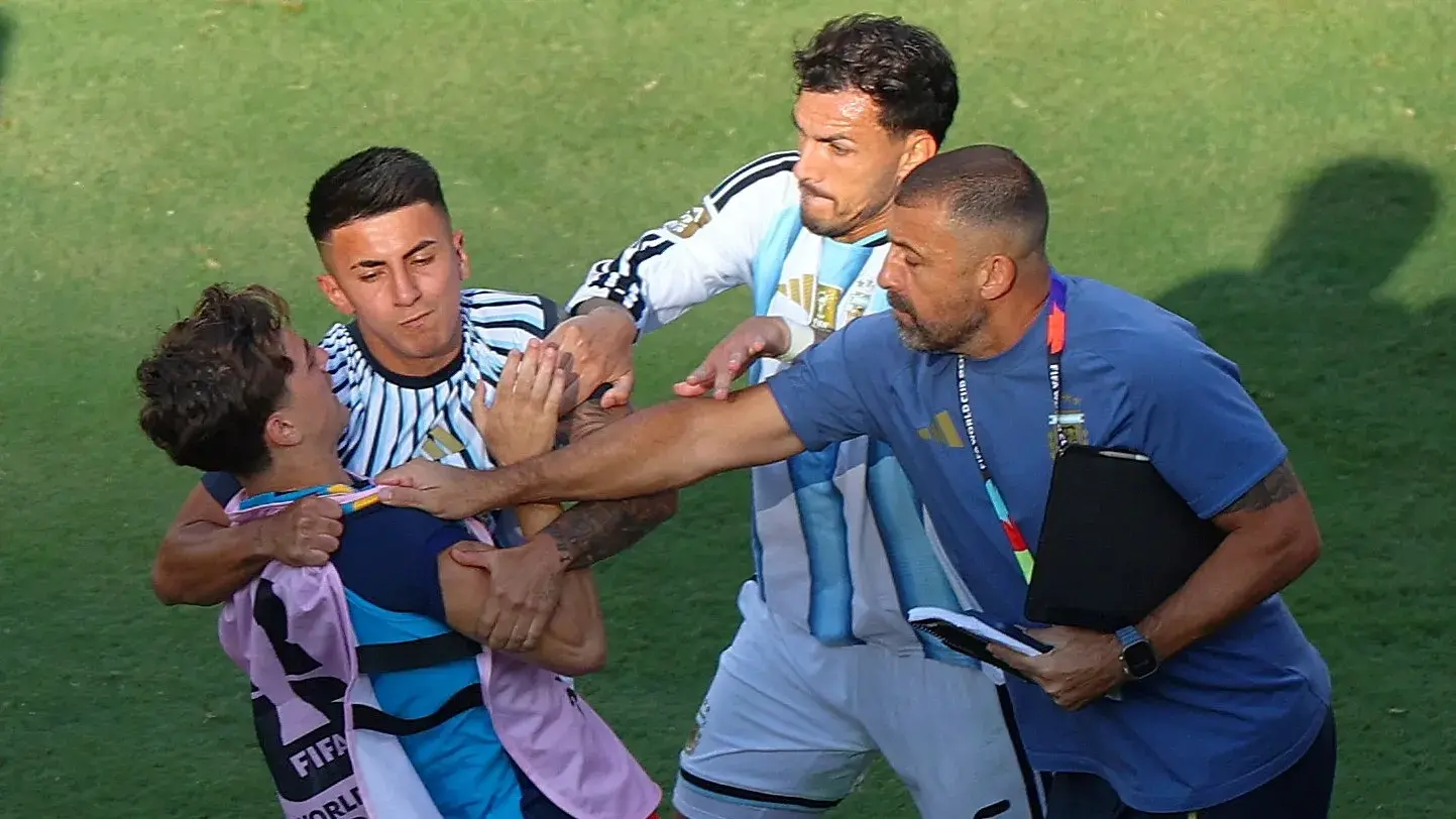 باريديس اعتدى على لاعبي إسبانيا بعد نهائي كأس العالم 2026 (رويترز) باريديس اعتدى على لاعبي إسبانيا بعد نهائي كأس العالم 2026 (رويترز)