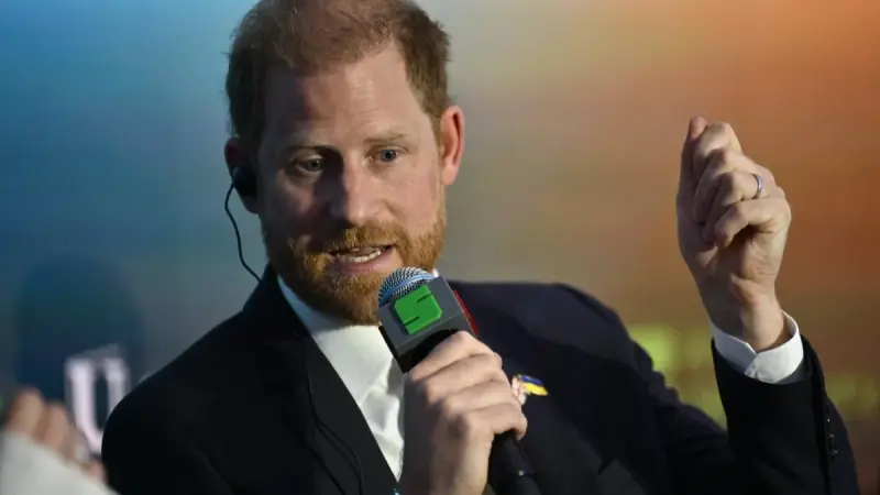 الأمير هاري يدعو بوتين من كييف لإنهاء الحرب