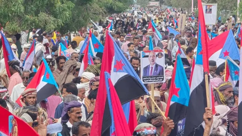فيديو - تظاهرات حاشدة في أبين لدعم الانتقالي الجنوبي باليمن