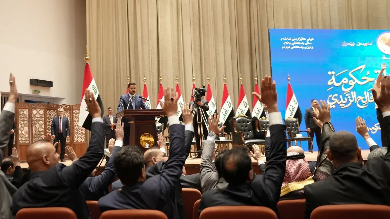 مجلس النواب العراقي صوت الخميس الماضي على 3 نوّاب لرئيس الحكومة علي الزيدي (رويترز) مجلس النواب العراقي صوت الخميس الماضي على 3 نوّاب لرئيس الحكومة علي الزيدي (رويترز)