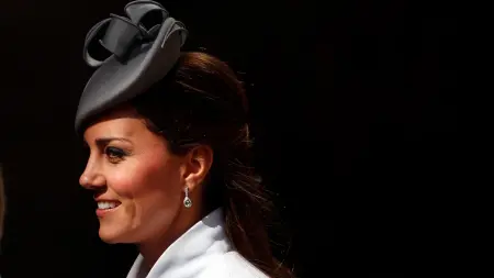 فيديو - كيت ميدلتون تسرق الأضواء بإطلالة خارج القواعد