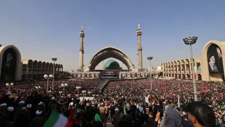 المشهد باختصار: انقسام غير مسبوق في إيران.. ورسالة من لبنان لترامب