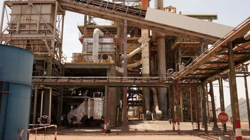 نفوذ النووي.. فرنسا تخسر ورقة اليورانيوم في دولة إفريقية