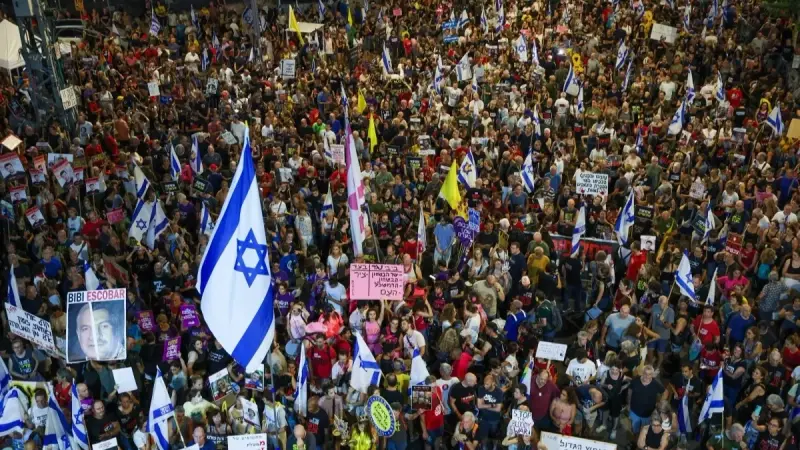 صور - "سيد الموت".. آلاف المتظاهرين في إسرائيل يهاجمون نتانياهو وحكومته