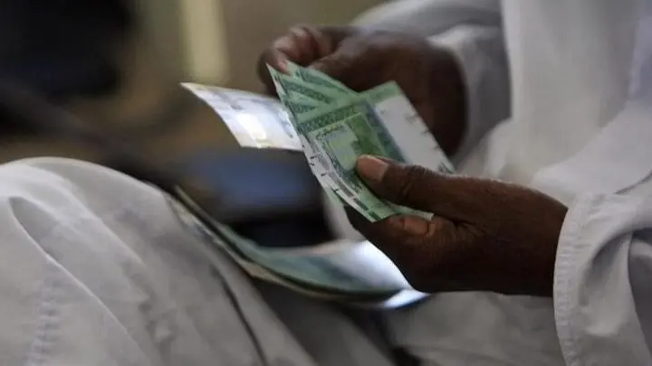 سعر الريال السعودي مقابل الجنيه السوداني نحو 1,878.30 جنيهًا (رويترز) سعر الريال السعودي مقابل الجنيه السوداني نحو 1,878.30 جنيهًا (رويترز)