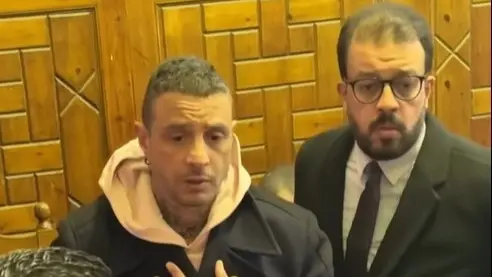 فيديو - أحمد الفيشاوي متأثراً في وداع والدته سمية الألفي