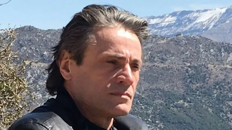 من هو الفنان وليد العلايلي وما سبب وفاته؟ 11 معلومة عن النجم اللبناني