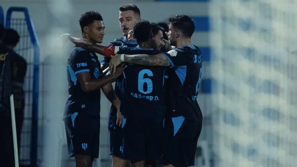 الهلال ينتزع الصدارة من القادسية بفوزه في قمتهما 3-2 (إكس) الهلال ينتزع الصدارة من القادسية بفوزه في قمتهما 3-2 (إكس)