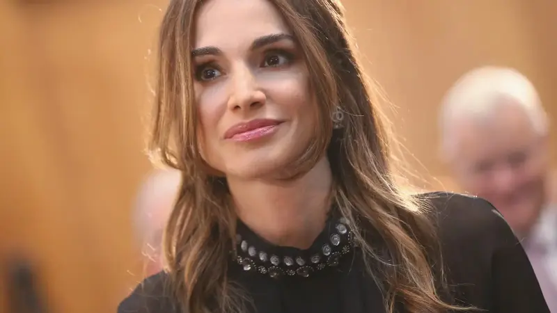 صورة - لقطة عفوية للملكة رانيا مع ابنتها وحفيدتها