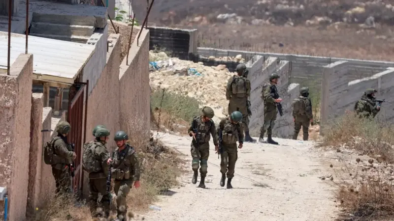 حملة إسرائيلية جديدة.. اعتقال وزير و30 فلسطينيا في الضفة