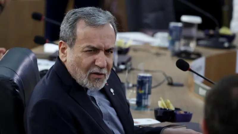 إيران تعلن استعدادها للسماح للسفن اليابانية بعبور مضيق هرمز