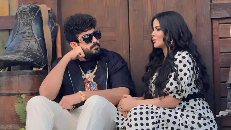 المصائب تتوالى.. سقوط سقف مرآب فوق سيارة زوجة إسماعيل الليثي