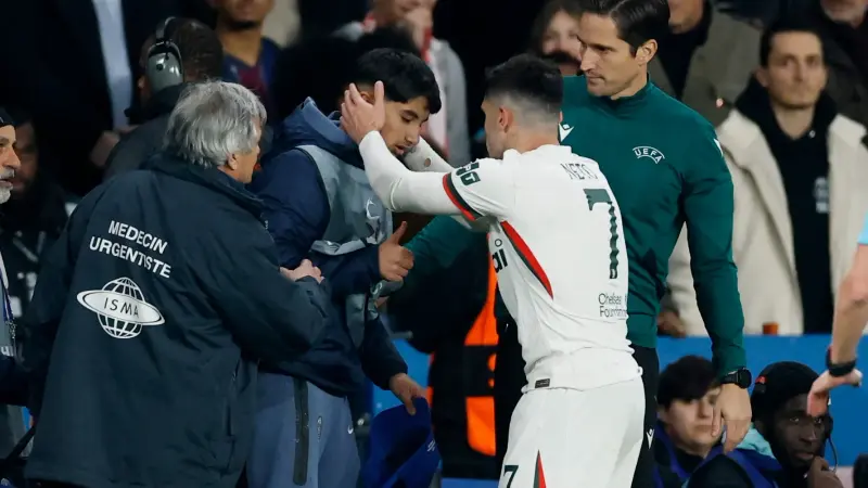 "يويفا" يُدين نيتو لاعب تشيلسي بسبب دفع أحد حاملي الكرات في باريس سان جيرمان