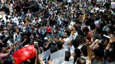 related_news_inside_blogs"حزب الصراصير" يجتاح شوارع نيودلهي.. ما القصة؟