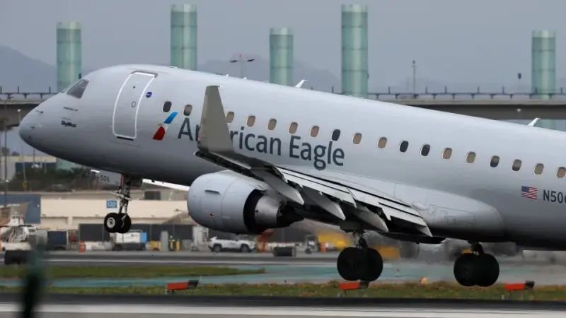 طائرة أميركية تعود أدراجها بعد إنذار باقتحام قمرة القيادة