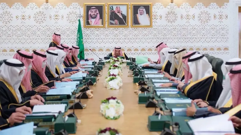 قطار كهربائي سريع بين السعودية وقطر.. أهم قرارات مجلس الوزراء السعودي