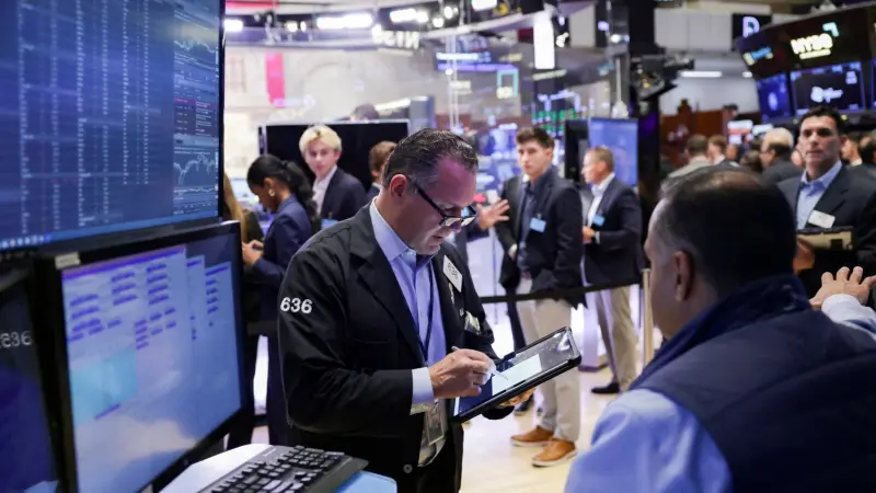 كيف نفهم انهيار أسواق الذهب والكريبتو والمعادن؟ إليك رأي الخبراء