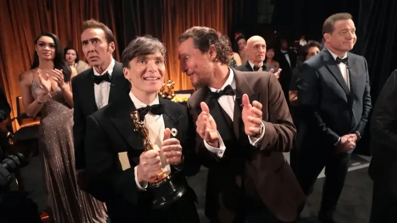 من أول ترشيح في تاريخه.. كيليان مورفي يفوز بجائزة أوسكار