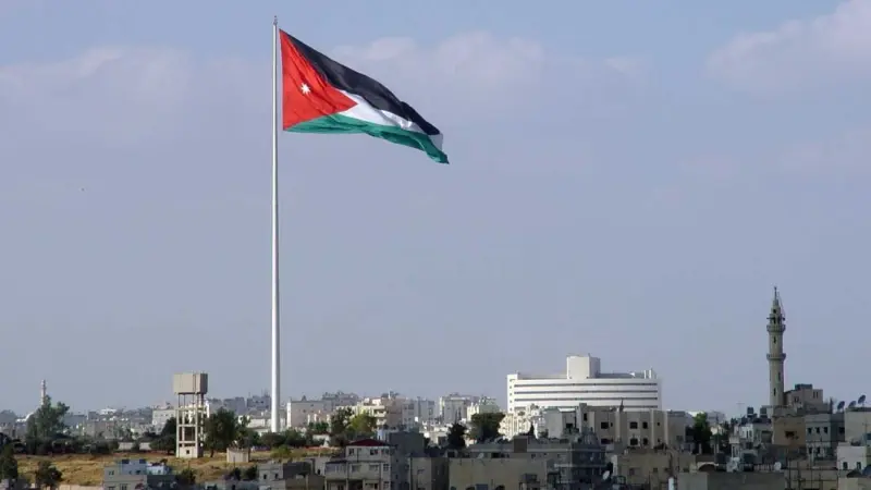 عطلة الـ3 أيام أسبوعيا في الأردن.. جدل واسع بين الحكومة والنقابات