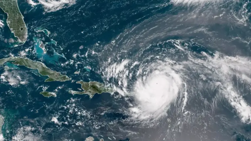 إعصار إيرين.. صور واقعية في عين العاصفة