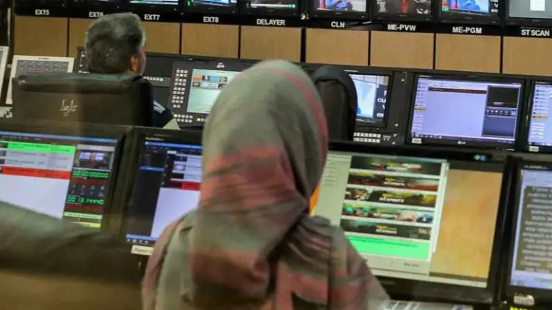 فيديو - بث مفاجئ على التلفزيون الإيراني.. تأييد لبهلوي ودعوة لانشقاق للجيش