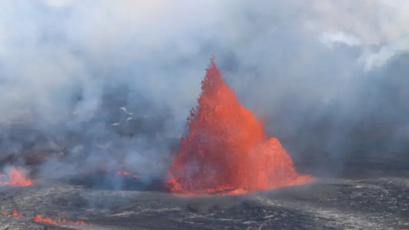 غازات بركانية تُهدد الفلبين.. والسلطات تصدر تحذيرا صحيا