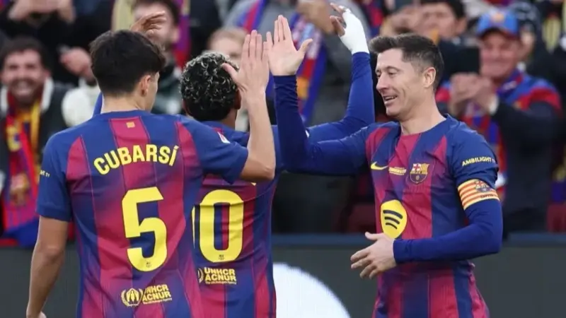 هل يرحل ليفاندوفسكي عن برشلونة؟