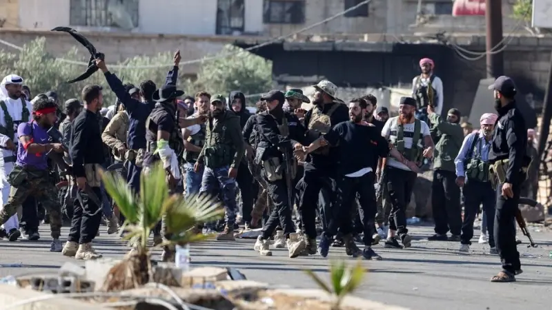 فيديو - "لا تراجع عن مطلب الانفصال".. تصعيد جديد في السويداء