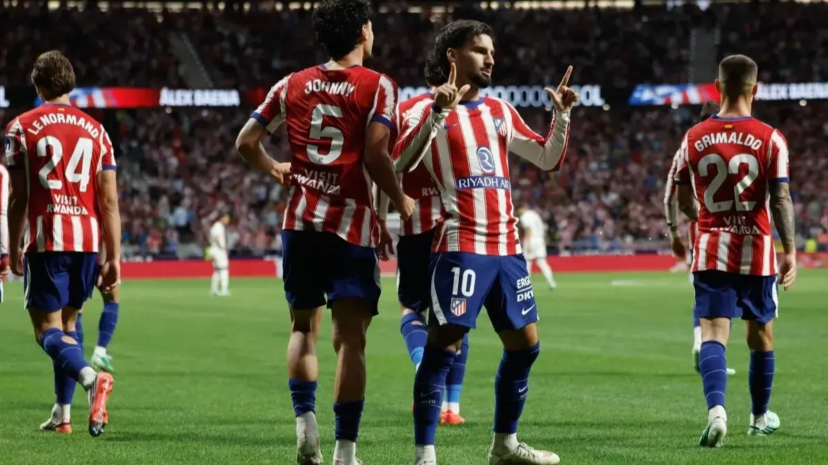 ألفاريز يقود تشكيلة أتلتيكو مدريد أمام الريال اليوم (رويترز) ألفاريز يقود تشكيلة أتلتيكو مدريد أمام الريال اليوم (رويترز)