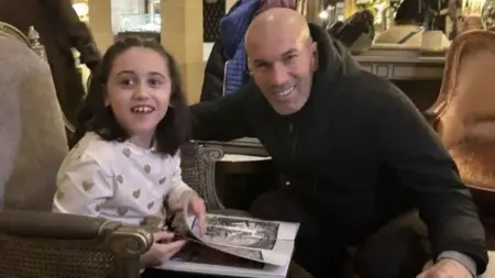 زيدان يبدع لفتة إنسانية مع طفلة فرنسية ويشعل منصات التواصل