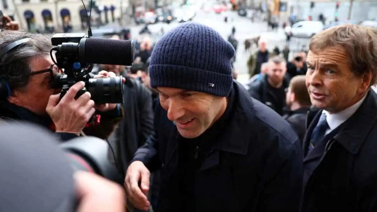 ظهور إنساني لزيدان يعيد اسمه إلى الواجهة في ظل وضع ريال مدريد 