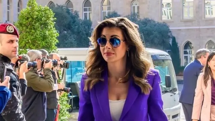 فيديو - أورتاغوس تتجاهل سؤالا عن الحرب وتعلّق على العطر