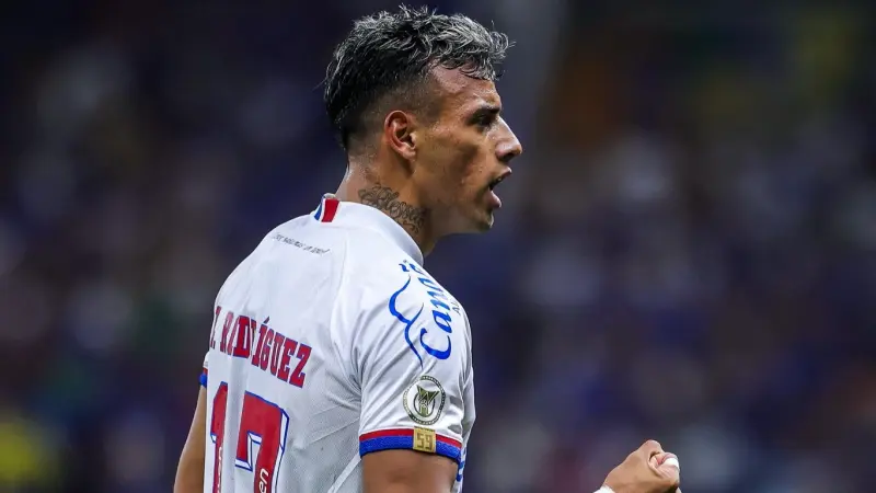 بعد الإعلان الرسمي.. من هو لوتشيانو رودريغيز لاعب نادي نيوم السعودي الجديد؟