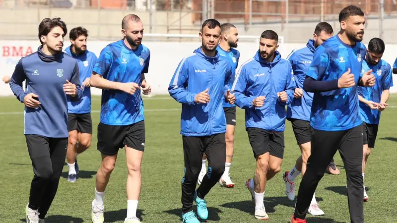 القنوات الناقلة وموعد مباراة النجمة والعهد اليوم.. صراع الصدارة يشتغل في الدوري اللبناني