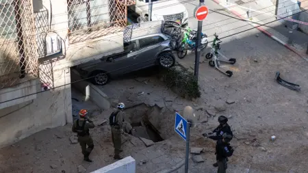 related_news_inside_blogsالمشهد باختصار: قتيلان بصاروخ بتل أبيب.. ورسالة من بوتين لمجتبى خامنئي