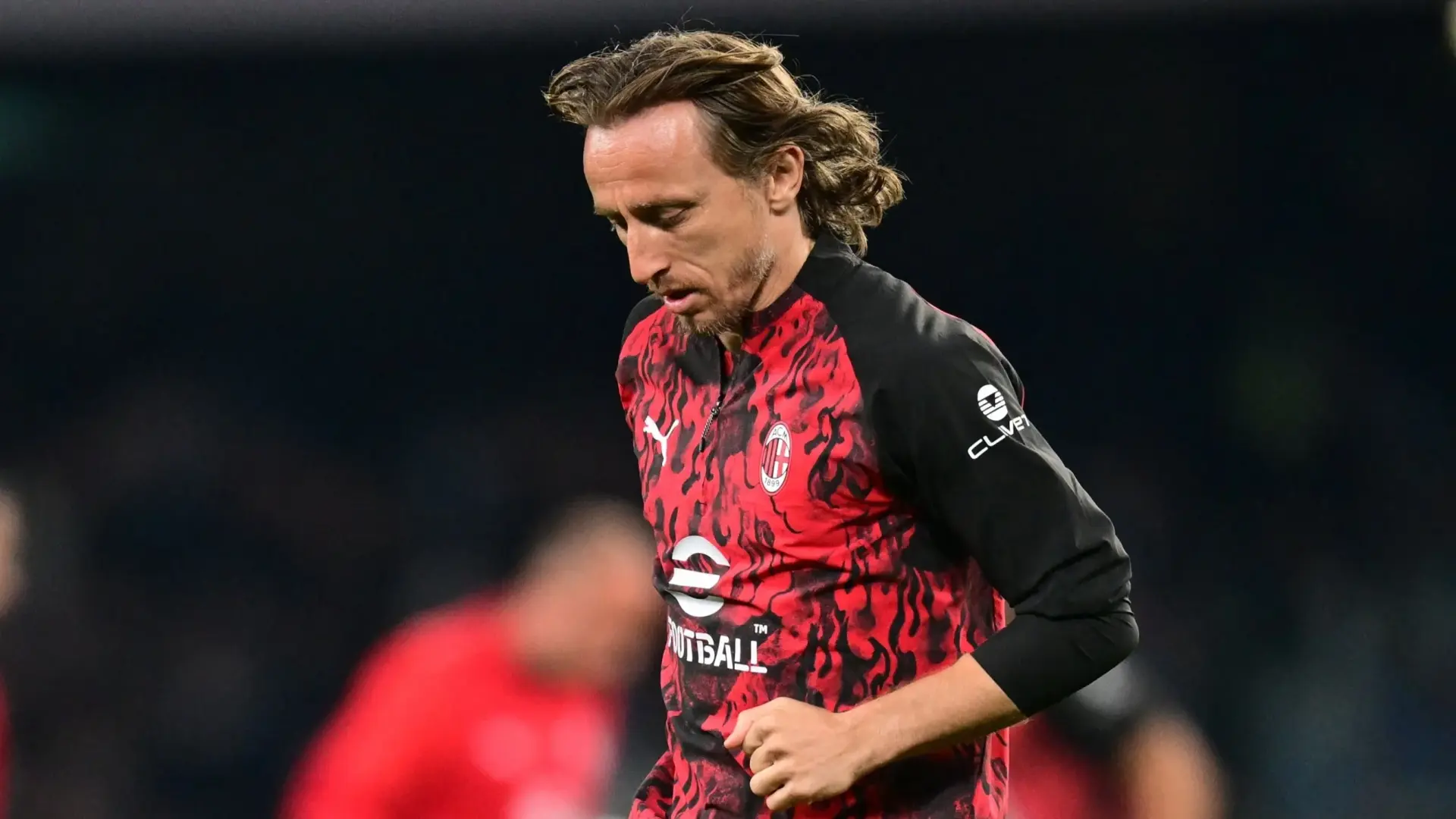 لوكا مودريتش يستمر بقميص ميلان الإيطالي لموسم جديد (رويترز) لوكا مودريتش يستمر بقميص ميلان الإيطالي لموسم جديد (رويترز)