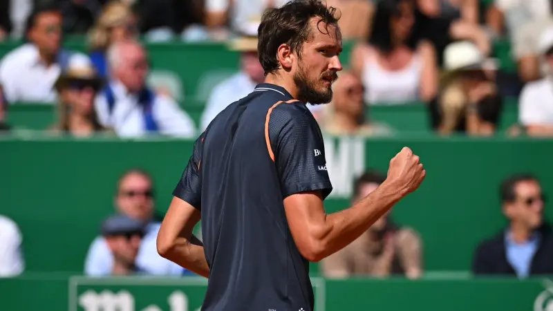 آخر أخبار التنس اليوم.. ميدفيدف يدخل ربع نهائي بطولة "مونت كارلو" على رأس الترشيحات