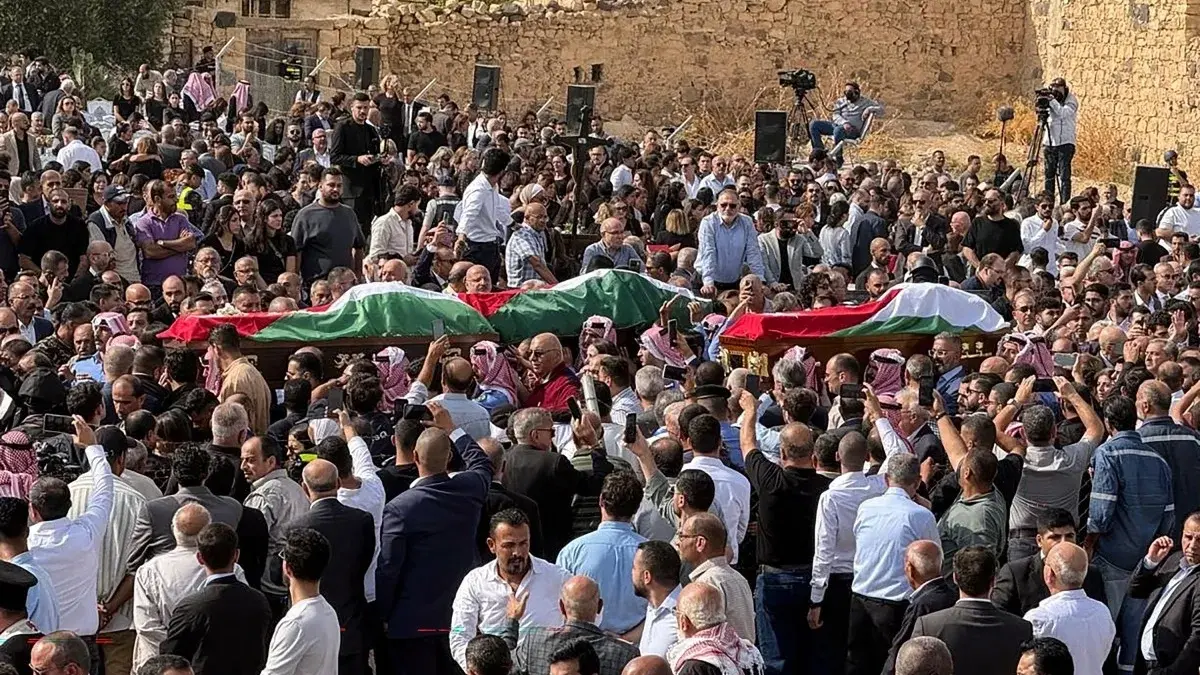 الأردن يشيع جثامين ضحايا هجوم الكرك الإرهابي (أ ف ب) الأردن يشيع جثامين ضحايا هجوم الكرك الإرهابي (أ ف ب)