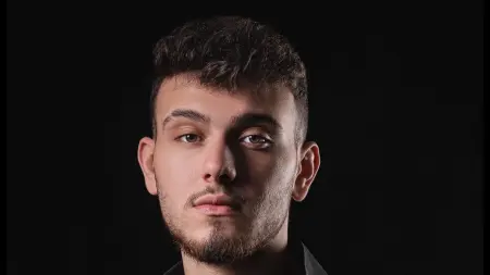 الشامي يؤجل طرح ألبومه الأول تضامنًا مع الأوضاع الإنسانية الراهنة