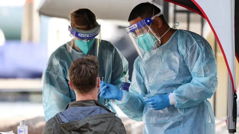 هل تنتج أدوية علاج كورونا فيروسات أكثر فتكاً؟ علماء يُجيبون