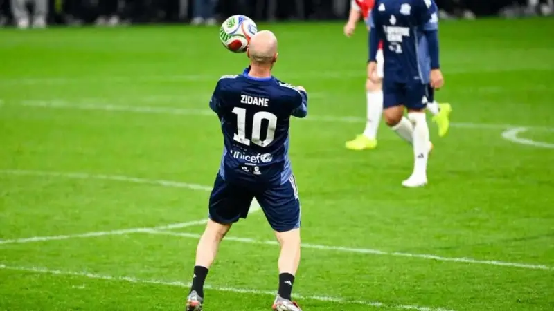 عودة زيدان إلى مارسيليا تُشعل الجماهير بعرض استعراضي ساحر