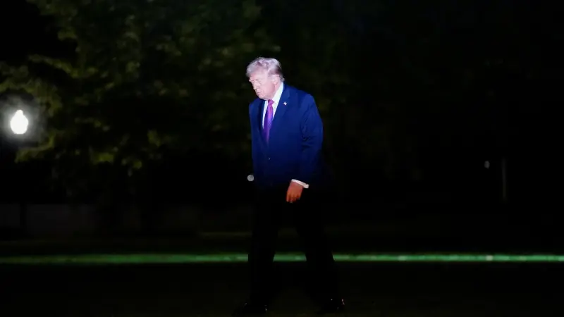 المشهد باختصار: ترامب يرفض تمديد الهدنة.. وتعطّل شبه كامل للملاحة في هرمز