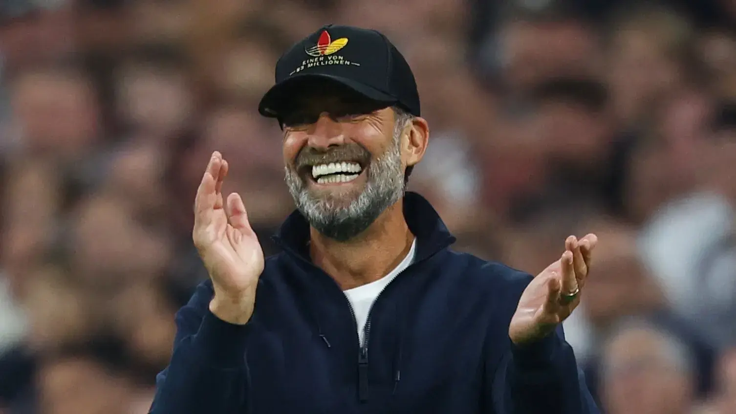 يورغن كلوب يشجع برشلونة في مباراة الكلاسيكو أمام ريال مدريد (رويترز) يورغن كلوب يشجع برشلونة في مباراة الكلاسيكو أمام ريال مدريد (رويترز)