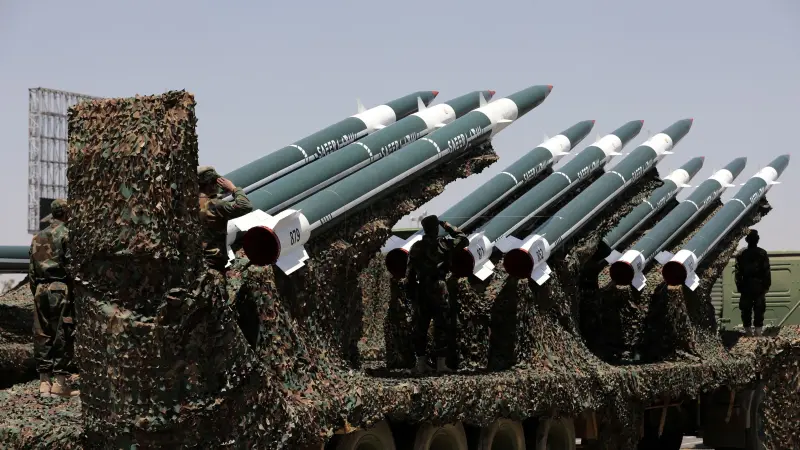 مصادر: إيران أرسلت قيادات من الحرس الثوري وصواريخ "للحوثيين" لتهديد الملاحة