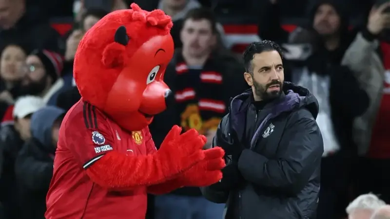 أموريم يعترف: لا نحقق ما يليق بمانشستر يونايتد