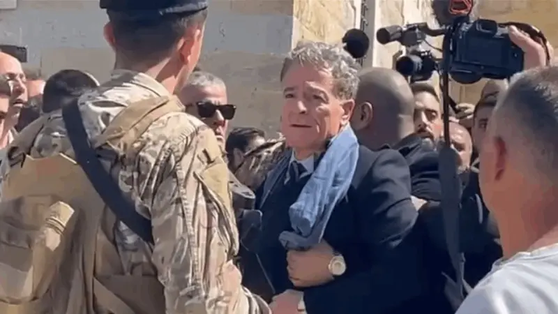 فيديو - انتشرت التساؤلات عن سبب طرده من جنازة بيار الراعي.. من هو إلياس جرادي؟