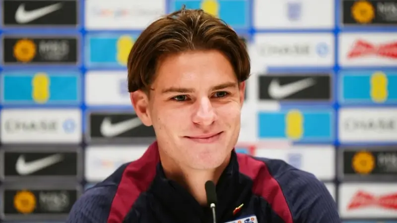 من مسابقات الهواة إلى البريميرليغ.. من هو أليكس سكوت؟