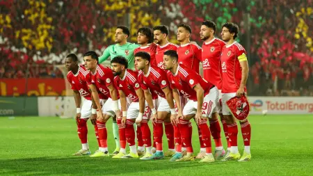 related_news_inside_blogsفيديو - إثارة جدل بسبب إلقاء قارورات مياه من جماهير الأهلي على لاعب الجيش الملكي